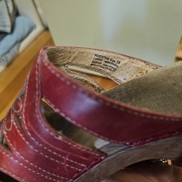 Sandals - Picture 2 of 2